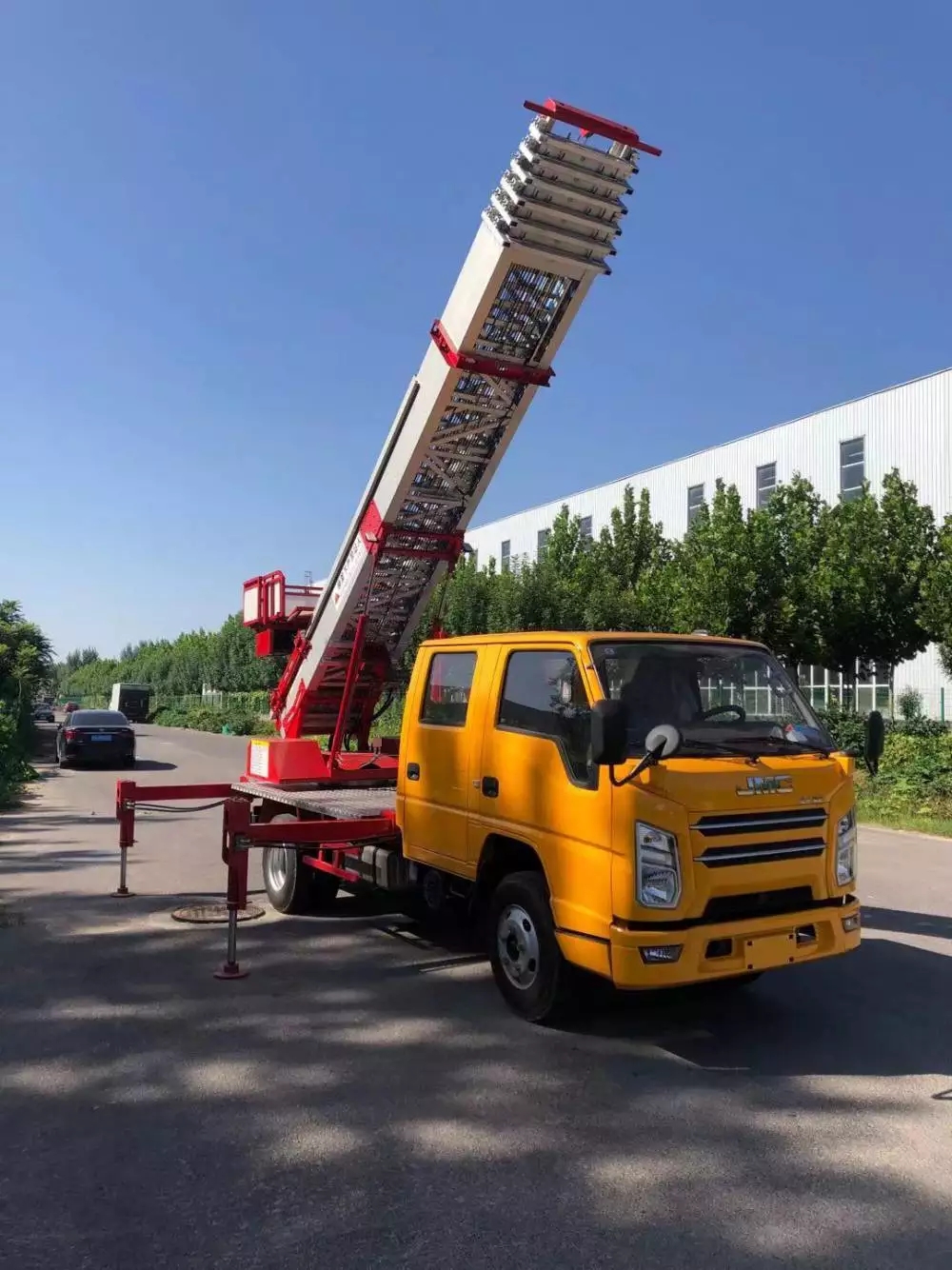 青神附近的云梯车出租服务：轻松解决高空作业需求