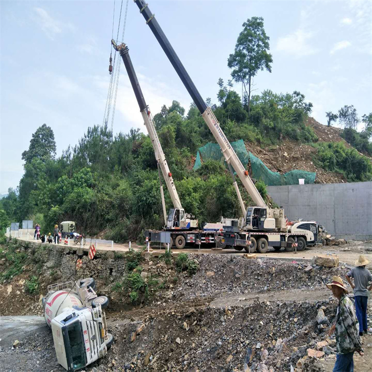 青神汽车掉沟里叫吊车救援要多少钱